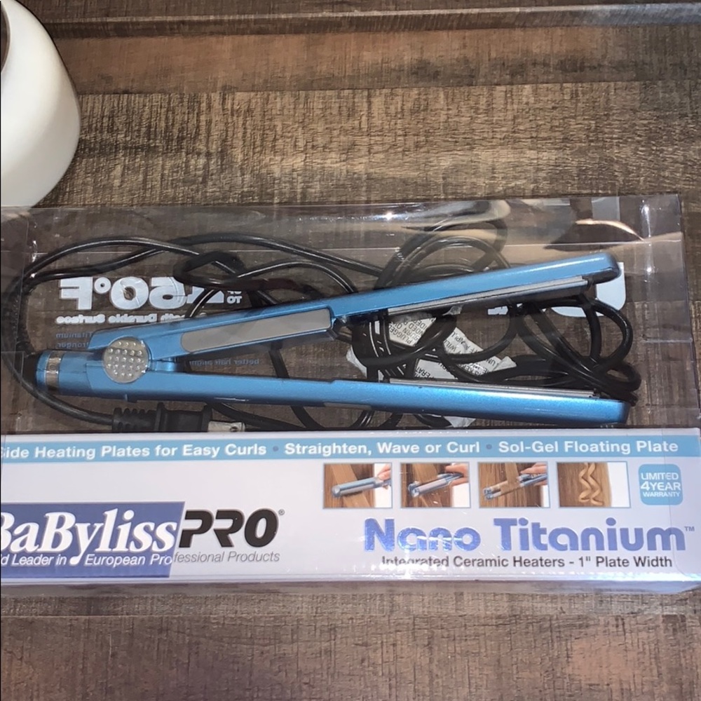 Bqbyliss pro Nano Titanium Flat iron